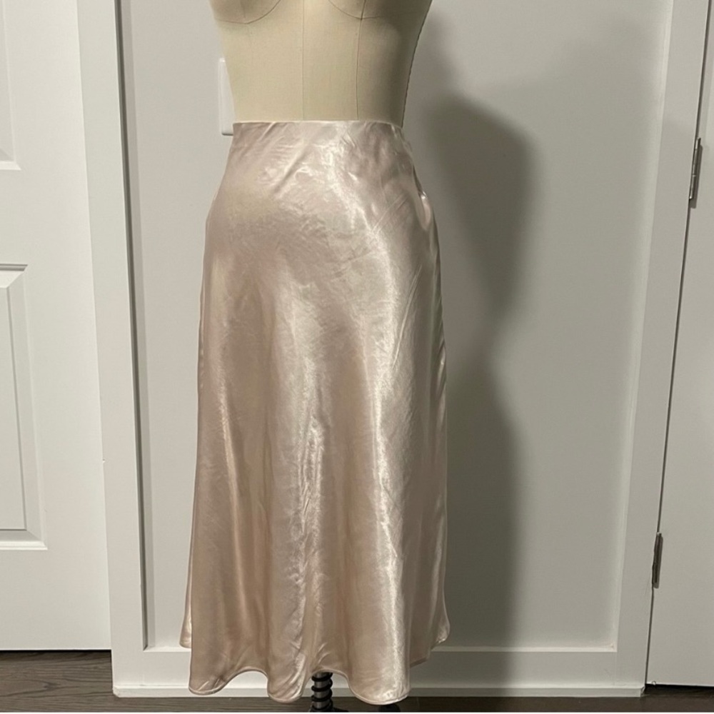 🚫SOLD🚫H&M Ivory Midi Skirt